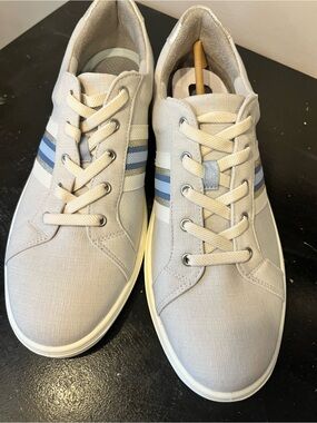 BZees Light Gray Canvas Sneakers with Blue Stripe Accents